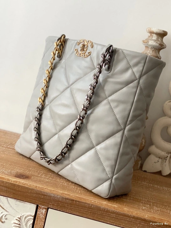 First Bag Ru BAG CHANEL 19 SHOPPING 0817